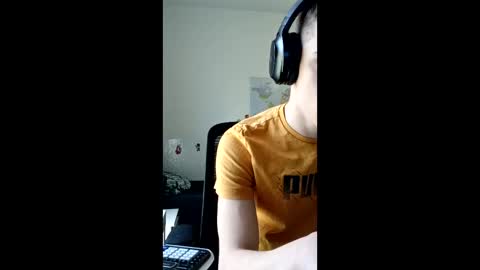 male20y online show from April 30, 11:38 am