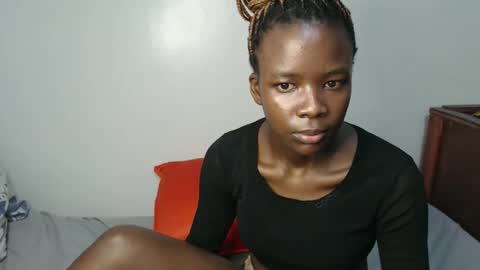 Snapshot of malia_latifa chatting on November 8, 1:00 pm lati online show from November 8, 1:00 pm