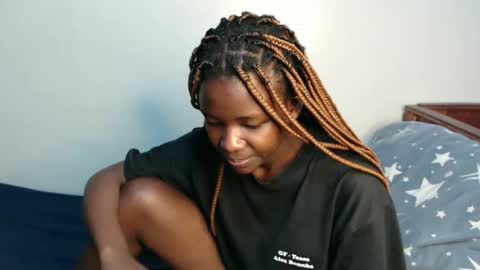 Snapshot of malia_latifa chatting on November 15, 1:25 am lati online show from November 15, 1:25 am