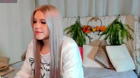 Snapshot of malisha_kiss chatting on October 29, 9:22 am Masha online show from October 29, 9:22 am