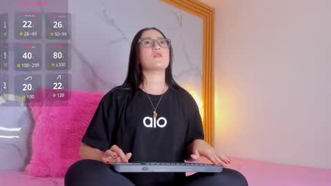 Snapshot of malka_milan chatting on December 2, 3:23 am Malka Milan online show from December 2, 3:23 am