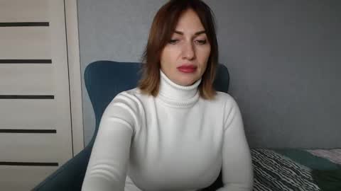 Snapshot of mallinia chatting on December 2, 9:45 am mallinia online show from December 2, 9:45 am