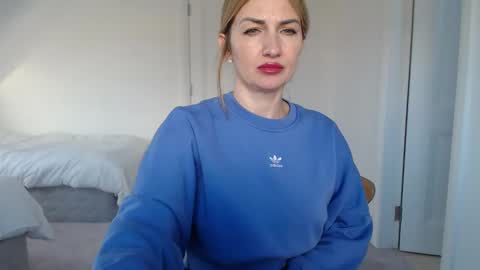 Snapshot of mallinia chatting on February 4, 3:57 pm mallinia online show from February 4, 3:57 pm