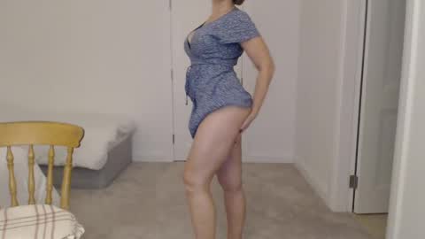 Snapshot of mallinia chatting on February 12, 7:56 pm mallinia online show from February 12, 7:56 pm