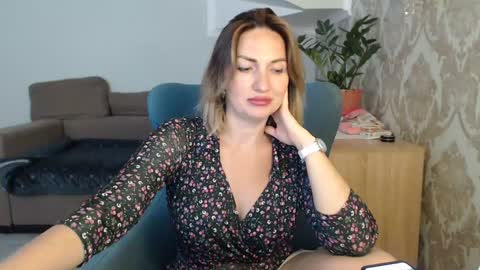 Snapshot of mallinia chatting on October 13, 9:42 am mallinia online show from October 13, 9:42 am