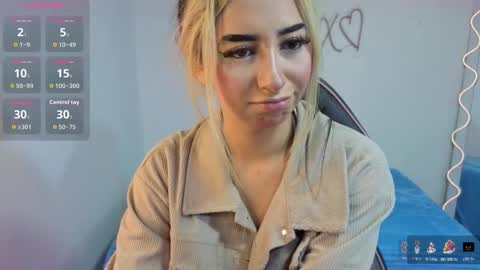 Malory  online show from December 14, 7:51 pm