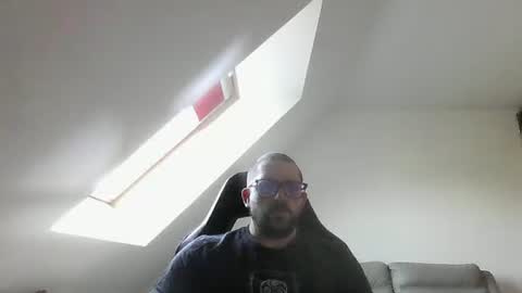 breton online show from May 11, 7:03 am