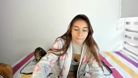 Snapshot of malucam_06 chatting on November 9, 8:51 pm instagram nueela online show from November 9, 8:51 pm