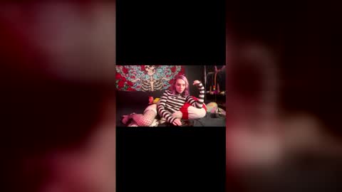 MamaShroomz online show from March 1, 6:21 pm