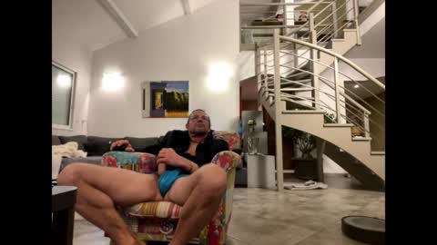 Snapshot of man38110 chatting on January 9, 4:19 am man38110 online show from January 9, 4:19 am