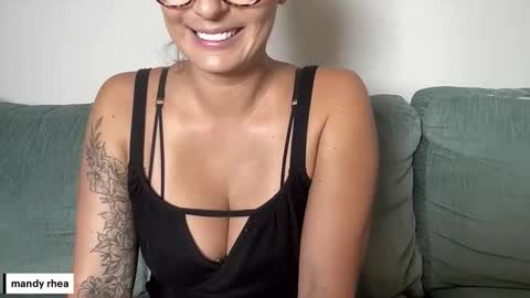 Snapshot of mandyrheaa chatting on October 23, 1:16 am Mandy online show from October 23, 1:16 am