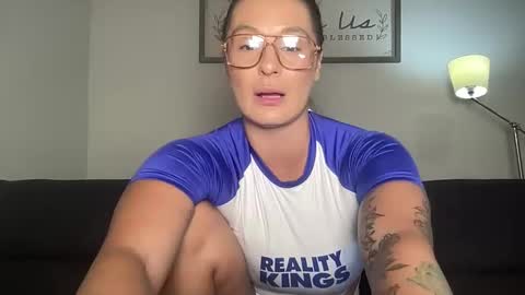 Snapshot of mandyrheaa chatting on October 31, 1:17 am Mandy online show from October 31, 1:17 am