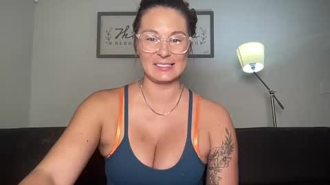 Snapshot of mandyrheaa chatting on November 10, 2:10 am Mandy online show from November 10, 2:10 am