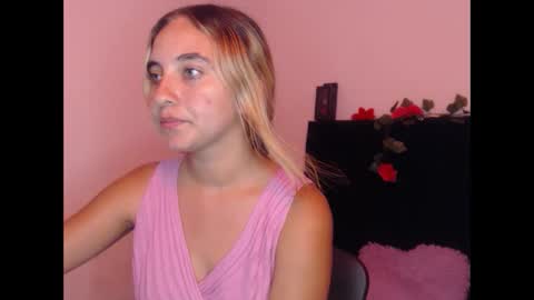Snapshot of mandyy_petite chatting on October 14, 8:09 pm mandy sofi online show from October 14, 8:09 pm