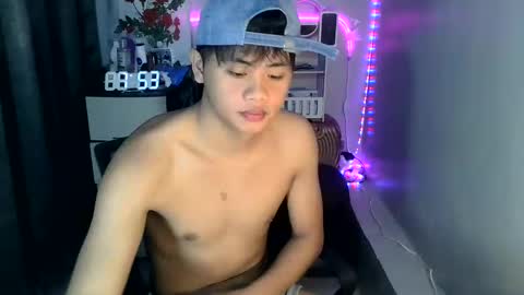 Snapshot of manhattan_men18 chatting on March 12, 12:53 am JM18 online show from March 12, 12:53 am