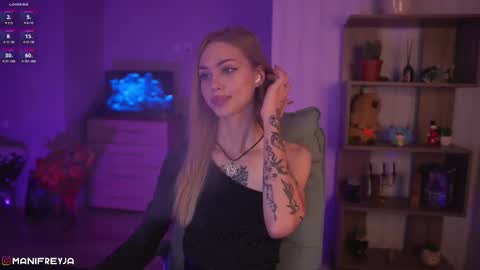 Snapshot of manifreyja chatting on December 2, 8:33 pm Amelie online show from December 2, 8:33 pm