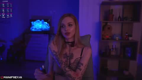 Snapshot of manifreyja chatting on December 6, 3:22 pm Amelie online show from December 6, 3:22 pm