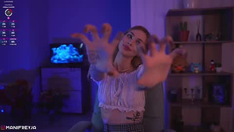 Snapshot of manifreyja chatting on December 8, 6:43 am Amelie online show from December 8, 6:43 am