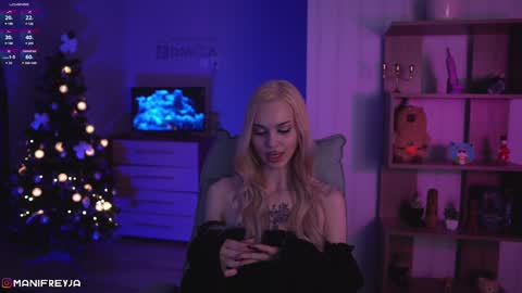 Snapshot of manifreyja chatting on January 4, 11:38 pm Amelie online show from January 4, 11:38 pm