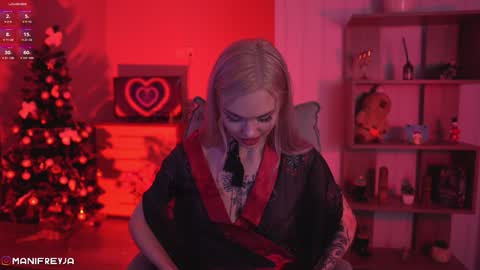 Snapshot of manifreyja chatting on January 8, 8:29 pm Amelie online show from January 8, 8:29 pm