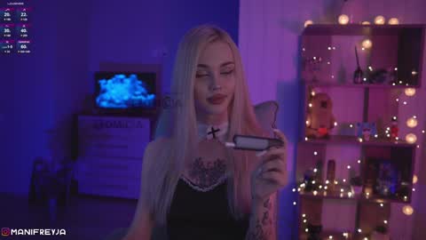 Snapshot of manifreyja chatting on January 24, 9:37 pm Amelie online show from January 24, 9:37 pm