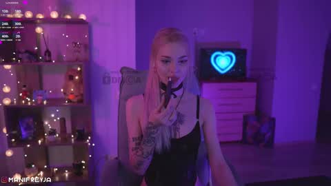 Snapshot of manifreyja chatting on February 10, 7:07 pm Amelie online show from February 10, 7:07 pm