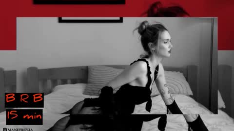 Snapshot of manifreyja chatting on September 22, 7:27 pm Amelie online show from September 22, 7:27 pm