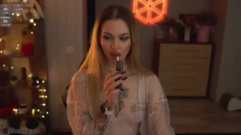 Snapshot of manifreyja chatting on October 1, 11:33 pm Amelie online show from October 1, 11:33 pm