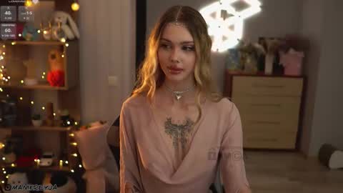 Snapshot of manifreyja chatting on October 7, 5:43 pm Amelie online show from October 7, 5:43 pm