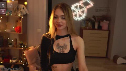 Snapshot of manifreyja chatting on October 11, 8:40 pm Amelie online show from October 11, 8:40 pm