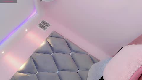 Manuela Kingsley online show from December 28, 5:35 pm