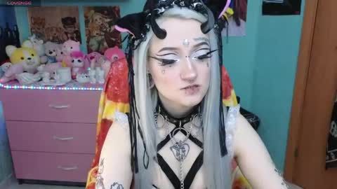 Manuela online show from April 14, 8:26 pm