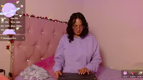 Snapshot of manumeow_ chatting on March 8, 10:45 pm Manu online show from March 8, 10:45 pm