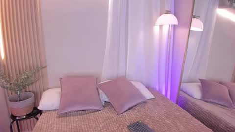 Mara  online show from January 7, 9:50 pm