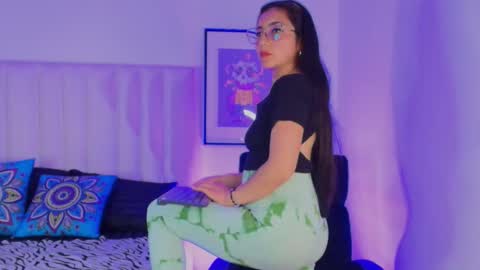 Mara online show from December 19, 8:49 pm