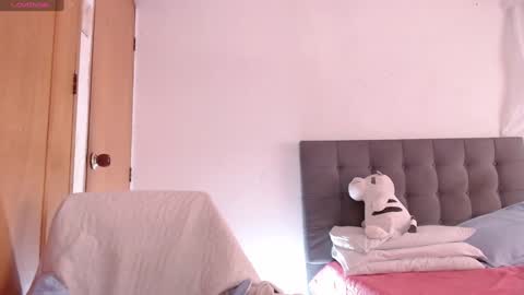 Snapshot of maraa_lee chatting on December 22, 6:37 pm maraa_lee online show from December 22, 6:37 pm
