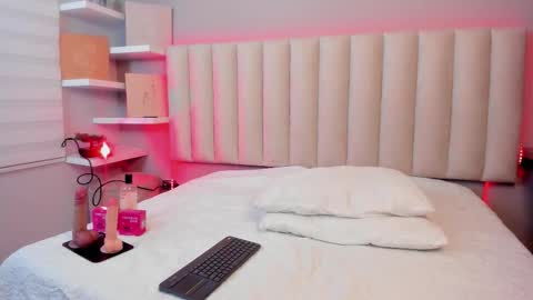 Snapshot of maraia_ford chatting on October 2, 8:49 pm Mara  online show from October 2, 8:49 pm