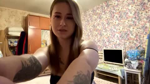 Snapshot of marcelinemacaluso chatting on October 21, 8:04 am Sofa online show from October 21, 8:04 am