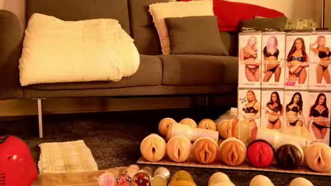 Snapshot of marcsx chatting on November 30, 1:42 am Marc online show from November 30, 1:42 am