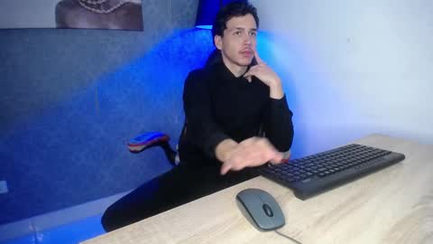 Snapshot of marcus_hanks chatting on February 17, 7:26 am Marcus Hanks online show from February 17, 7:26 am