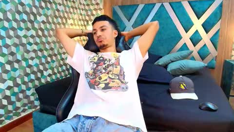 Snapshot of marcus_jeron chatting on December 15, 5:50 pm marcus_jeron online show from December 15, 5:50 pm