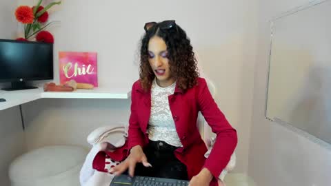 Snapshot of marfilastrom chatting on December 11, 4:07 am marfilastrom online show from December 11, 4:07 am