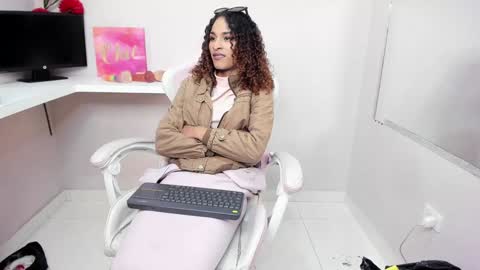 Snapshot of marfilastrom chatting on December 15, 9:13 am marfilastrom online show from December 15, 9:13 am
