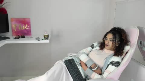 Snapshot of marfilastrom chatting on January 9, 10:41 am marfilastrom online show from January 9, 10:41 am