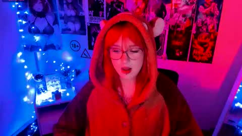 Snapshot of margaret_red chatting on November 11, 1:16 am Margaret online show from November 11, 1:16 am