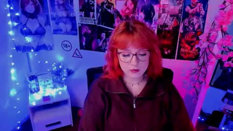 Snapshot of margaret_red chatting on November 17, 11:21 pm Margaret online show from November 17, 11:21 pm