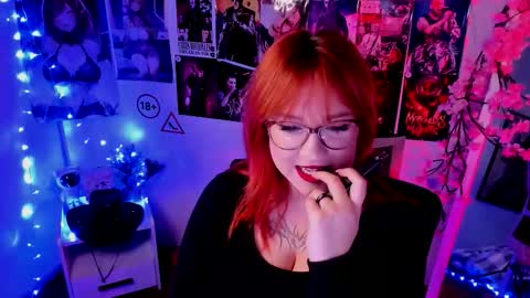 Snapshot of margaret_red chatting on November 23, 1:27 am Margaret online show from November 23, 1:27 am