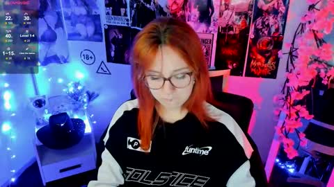 Snapshot of margaret_red chatting on November 28, 12:35 am Margaret online show from November 28, 12:35 am