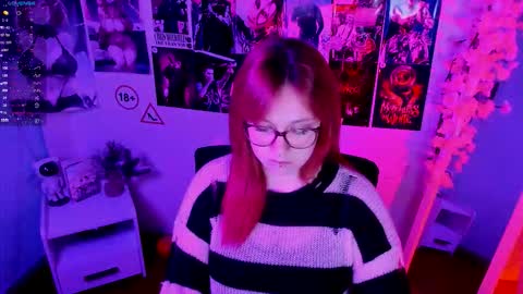 Snapshot of margaret_red chatting on December 13, 7:53 pm Margaret online show from December 13, 7:53 pm