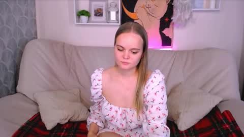 Snapshot of margoblonde chatting on October 6, 6:11 am margoblonde online show from October 6, 6:11 am